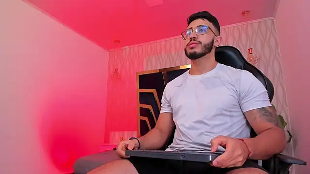 Liam Kleiin online show from November 28, 11:24 am