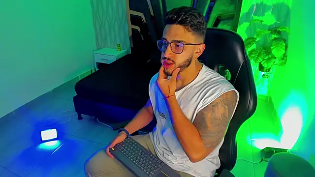 Liam Kleiin online show from December 18, 11:16 am