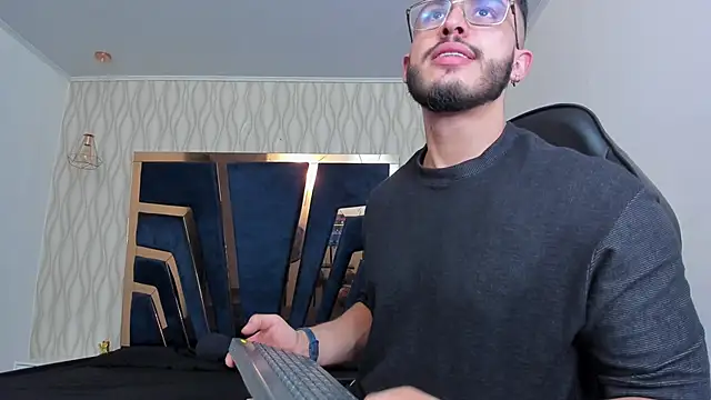 Liam Kleiin online show from February 15, 8:27 pm