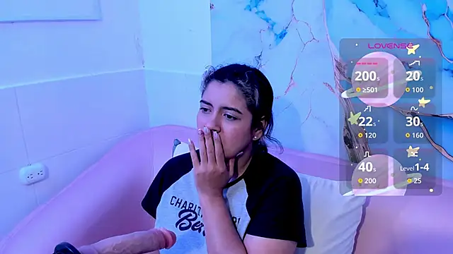 Snapshot of taylor_cupper chatting on October 31, 3:40 am taylor cupper online show from October 31, 3:40 am