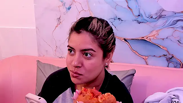 Snapshot of taylor_cupper chatting on November 8, 3:39 am taylor cupper online show from November 8, 3:39 am