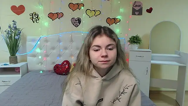 TinaRedly online show from February 15, 7:06 pm