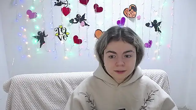 TinaRedly online show from February 21, 6:26 pm