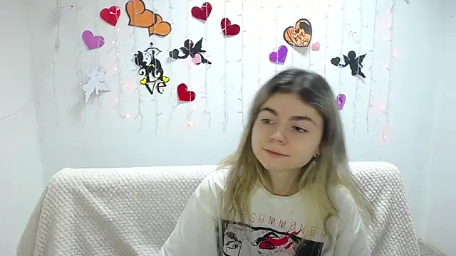 TinaRedly online show from February 28, 9:44 pm