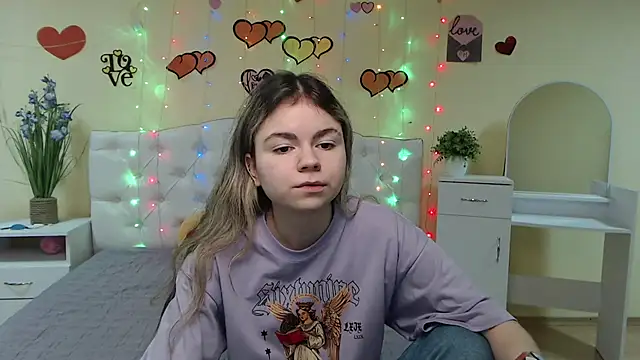 TinaRedly online show from March 3, 9:26 pm