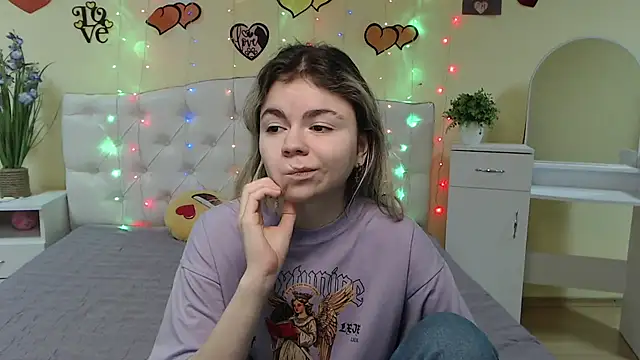 TinaRedly online show from March 4, 4:17 am