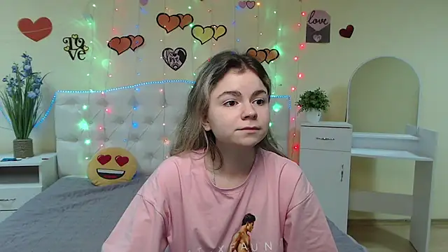 TinaRedly online show from March 6, 2:09 am