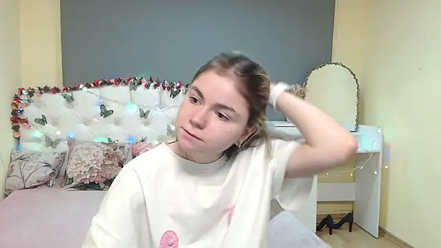 TinaRedly online show from February 22, 6:39 pm