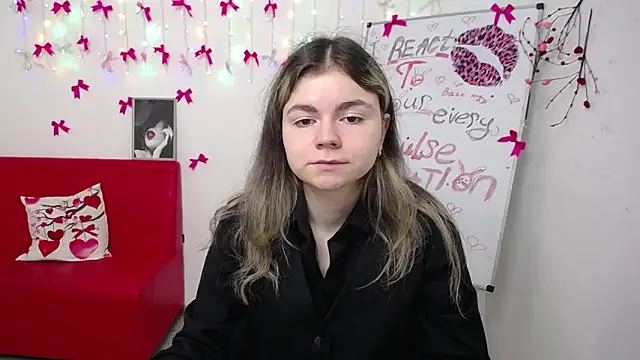 TinaRedly online show from March 13, 6:14 pm