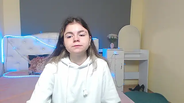Snapshot of TinaRedly chatting on May 9, 5:23 am TinaRedly online show from May 9, 5:23 am