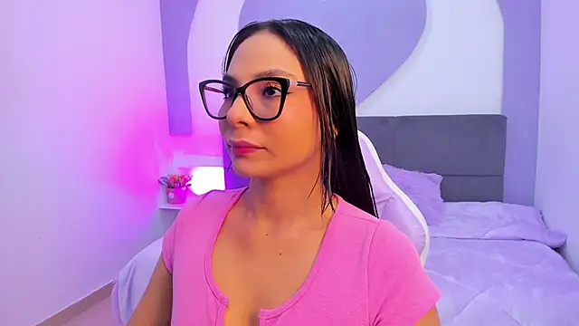 Snapshot of amira_cute2 chatting on June 21, 10:07 am amira cute2 online show from June 21, 10:07 am