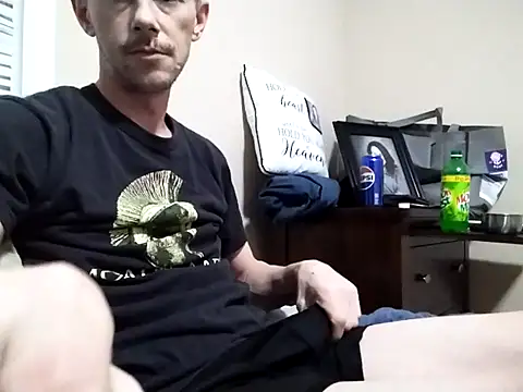 Snapshot of elmerfuddin87 chatting on March 20, 6:08 am elmerfuddin87 online show from March 20, 6:08 am