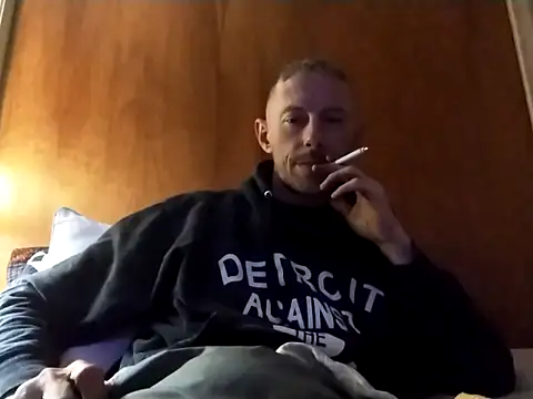 Snapshot of elmerfuddin87 chatting on October 9, 2:31 am elmerfuddin87 online show from October 9, 2:31 am