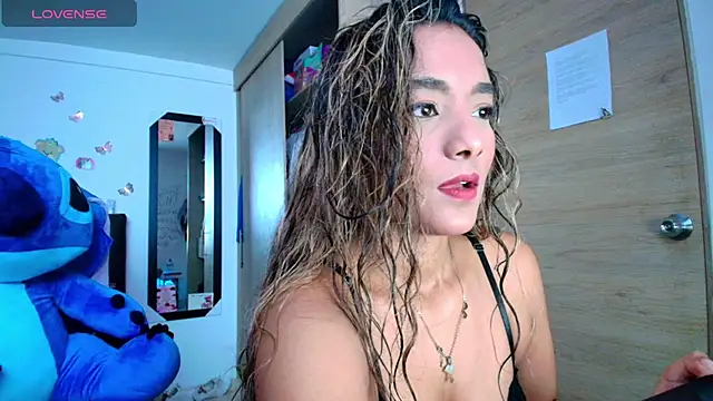 megan collins96 online show from April 27, 9:57 pm