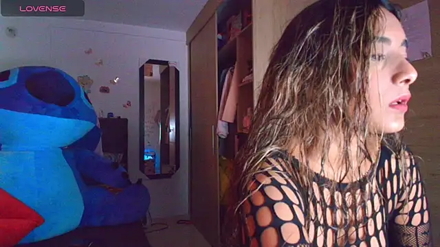 Snapshot of megan_collins96 chatting on May 8, 8:36 pm megan collins96 online show from May 8, 8:36 pm