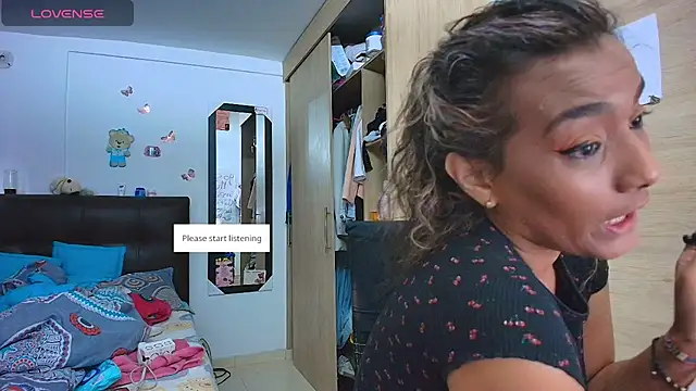 Snapshot of megan_collins96 chatting on June 6, 8:35 pm megan collins96 online show from June 6, 8:35 pm