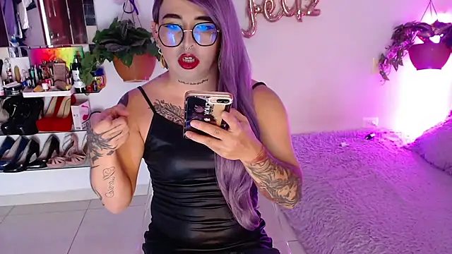 Snapshot of Laveneno_ortiz07 chatting on October 26, 11:53 pm Laveneno ortiz07 online show from October 26, 11:53 pm