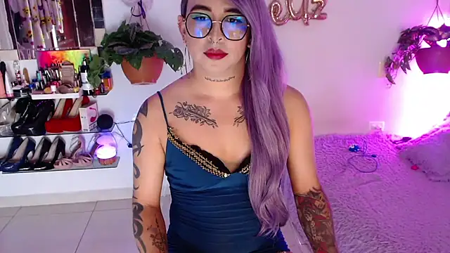 Snapshot of Laveneno_ortiz07 chatting on November 7, 11:27 pm Laveneno ortiz07 online show from November 7, 11:27 pm