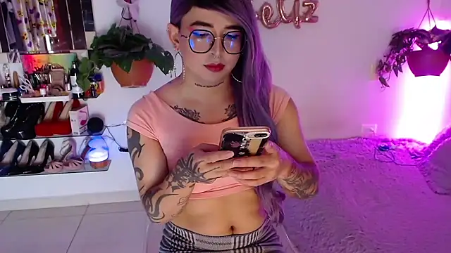 Snapshot of Laveneno_ortiz07 chatting on November 12, 11:25 pm Laveneno ortiz07 online show from November 12, 11:25 pm