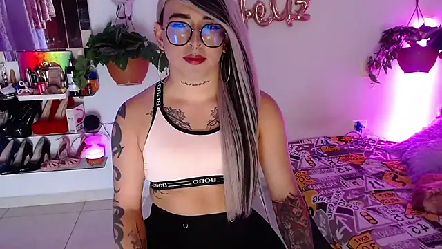 Snapshot of Laveneno_ortiz07 chatting on November 18, 12:05 am Laveneno ortiz07 online show from November 18, 12:05 am