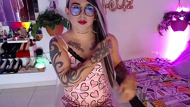 Snapshot of Laveneno_ortiz07 chatting on November 22, 12:09 am Laveneno ortiz07 online show from November 22, 12:09 am