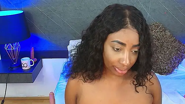 Snapshot of charlottebrowns_ chatting on February 14, 6:40 pm charlottebrowns online show from February 14, 6:40 pm