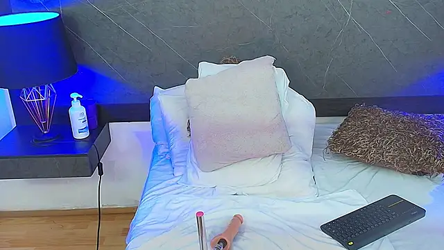 Snapshot of charlottebrowns_ chatting on February 20, 6:46 pm charlottebrowns online show from February 20, 6:46 pm