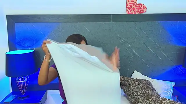 Snapshot of charlottebrowns_ chatting on February 21, 12:06 pm charlottebrowns online show from February 21, 12:06 pm