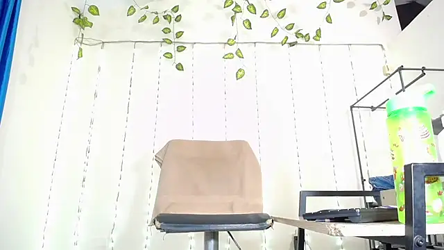 xmissinchesxx online show from January 28, 4:08 am