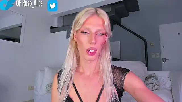 AliceSnowCatt online show from January 14, 9:30 pm