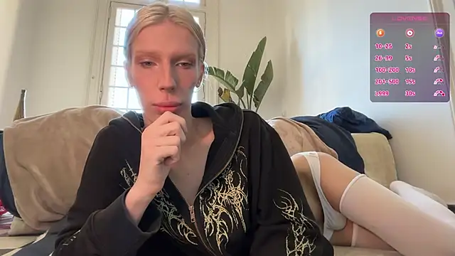 AliceSnowCatt online show from June 23, 1:20 pm