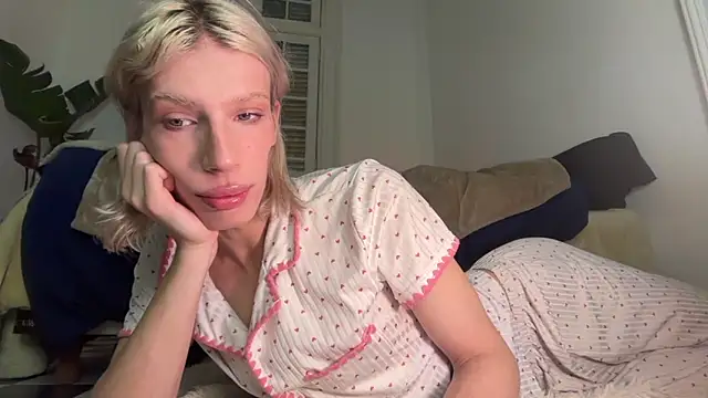 AliceSnowCatt online show from July 19, 1:26 pm
