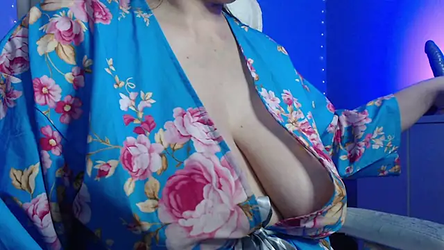 missdaniels online show from January 4, 12:37 am