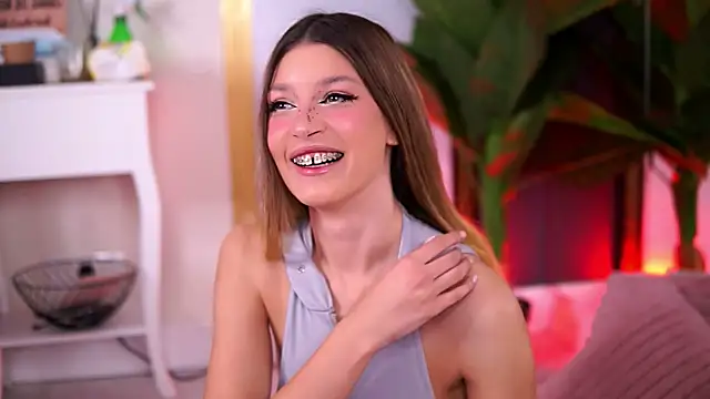 Snapshot of EvaWarenn chatting on October 23, 10:25 am EvaWarenn online show from October 23, 10:25 am