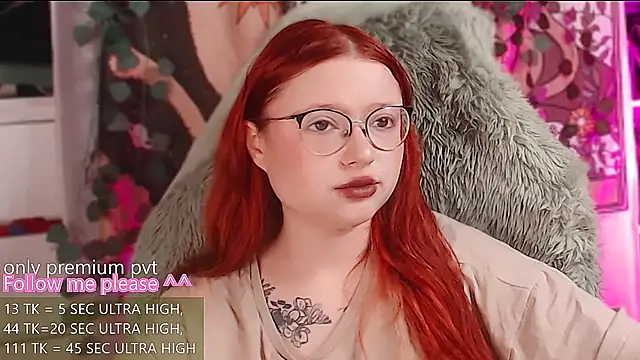 Snapshot of me__hanna chatting on June 14, 2:46 am me hanna online show from June 14, 2:46 am