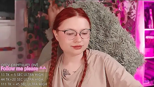 Snapshot of me__hanna chatting on June 15, 2:47 am me hanna online show from June 15, 2:47 am