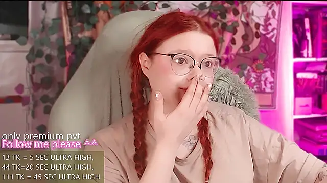 Snapshot of me__hanna chatting on June 16, 3:31 am me hanna online show from June 16, 3:31 am