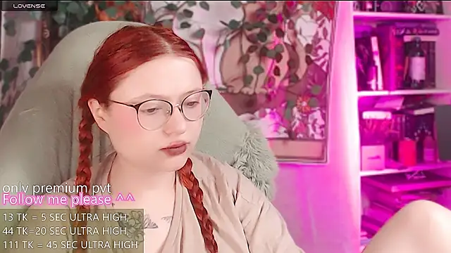 Snapshot of me__hanna chatting on June 18, 2:23 am me hanna online show from June 18, 2:23 am