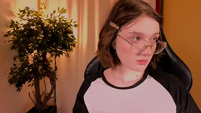 Snapshot of ELLIEJAY chatting on November 30, 5:11 am ELLIEJAY online show from November 30, 5:11 am