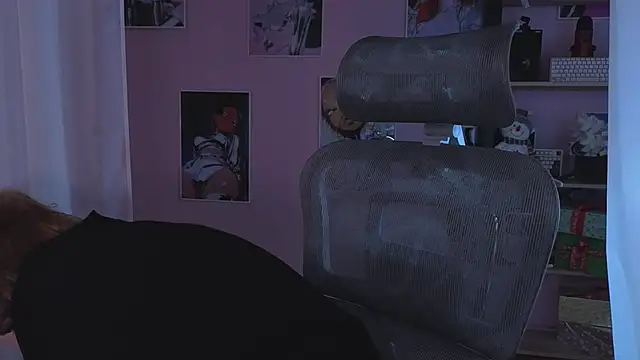 Snapshot of ELLIEJAY chatting on December 3, 5:26 am ELLIEJAY online show from December 3, 5:26 am