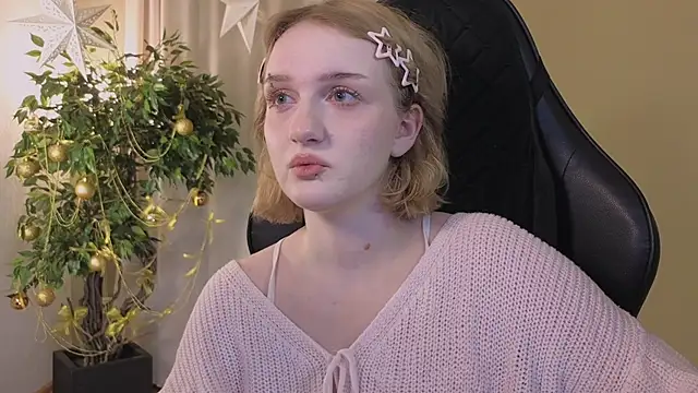 Snapshot of ELLIEJAY chatting on December 18, 5:24 am ELLIEJAY online show from December 18, 5:24 am