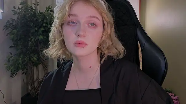 ELLIEJAY online show from February 25, 5:17 am