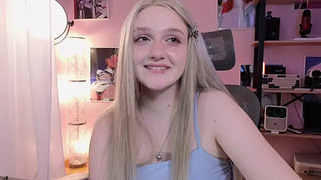 Snapshot of ELLIEJAY chatting on May 8, 5:35 am ELLIEJAY online show from May 8, 5:35 am