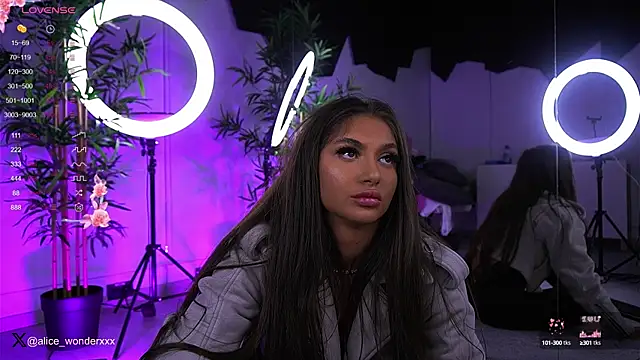 Snapshot of VanessaSimon chatting on January 18, 6:13 am VanessaSimon online show from January 18, 6:13 am