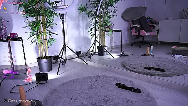 Snapshot of VanessaSimon chatting on January 21, 9:03 am VanessaSimon online show from January 21, 9:03 am