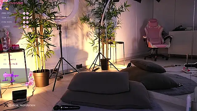 Snapshot of VanessaSimon chatting on January 25, 11:44 am VanessaSimon online show from January 25, 11:44 am