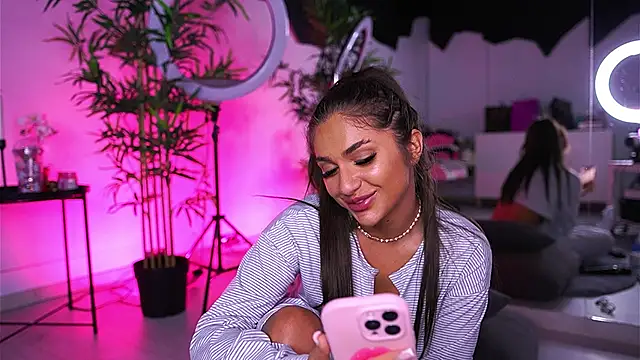 Snapshot of VanessaSimon chatting on January 28, 12:22 pm VanessaSimon online show from January 28, 12:22 pm