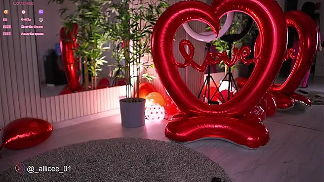 Snapshot of VanessaSimon chatting on February 15, 6:44 am VanessaSimon online show from February 15, 6:44 am