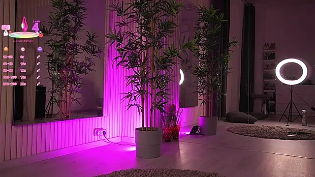 Snapshot of VanessaSimon chatting on March 2, 9:31 am VanessaSimon online show from March 2, 9:31 am