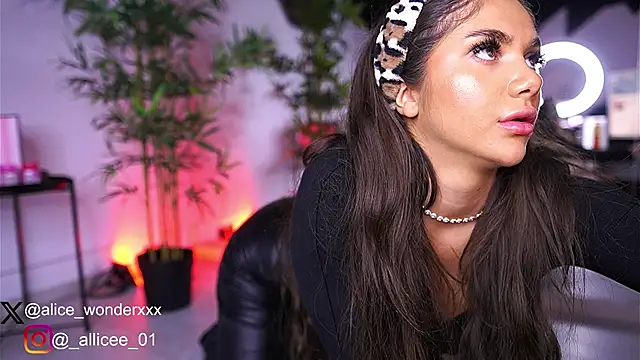 Snapshot of VanessaSimon chatting on March 17, 6:07 am VanessaSimon online show from March 17, 6:07 am